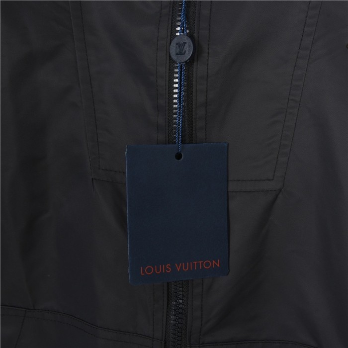 Clothes LOUIS VUITTON 930
