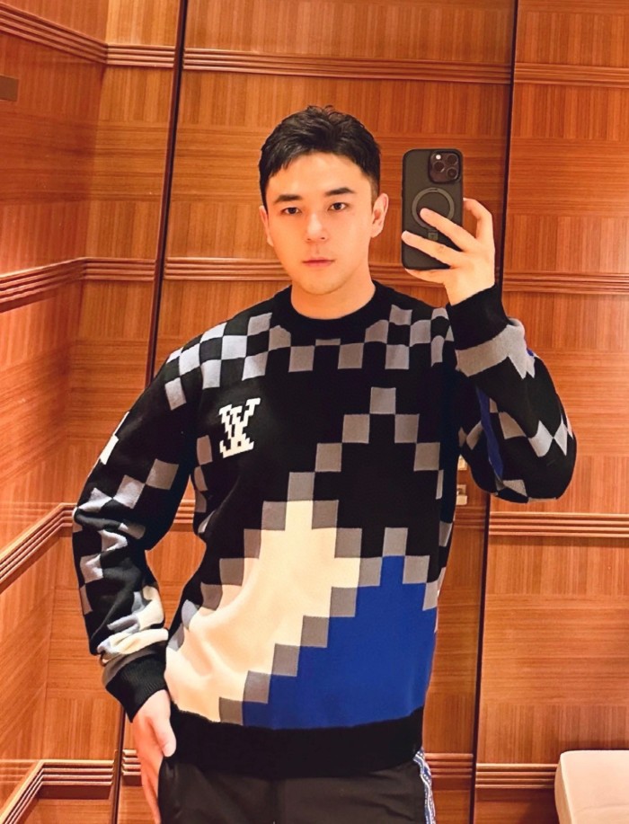 Clothes LOUIS VUITTON 941