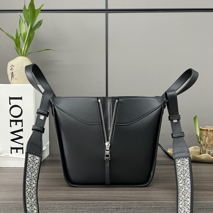 Handbags LOEWE Hammock 262308 size:19.5*14.4*20.8 cm