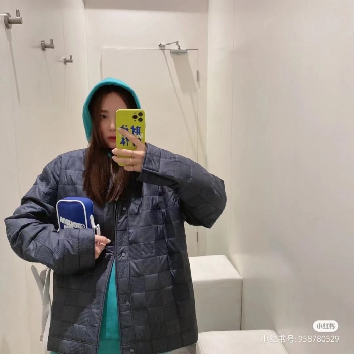 Clothes LOUIS VUITTON 939