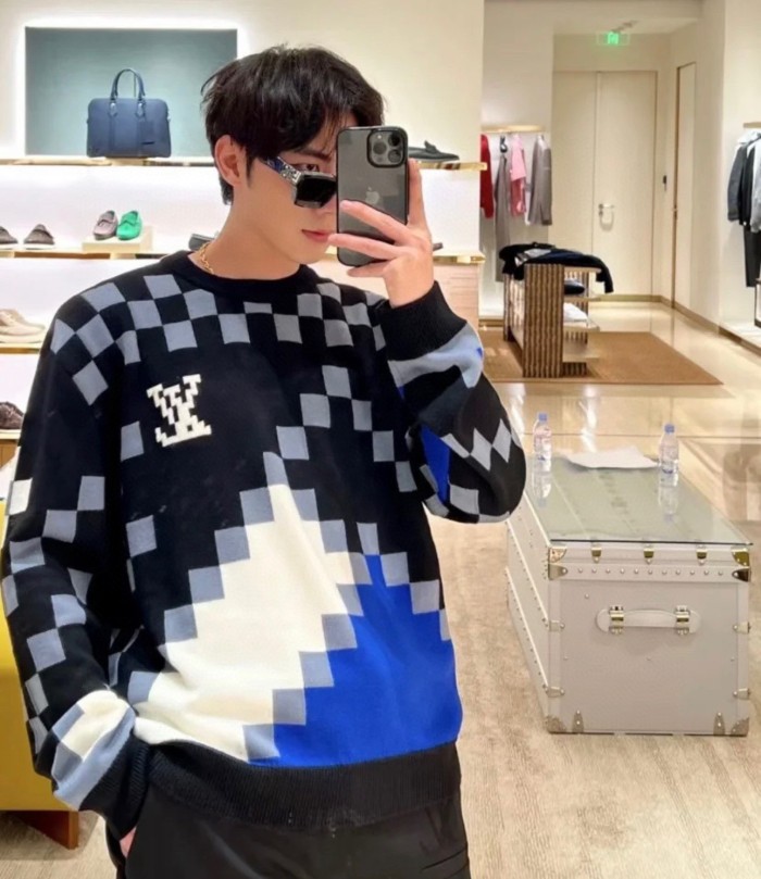 Clothes LOUIS VUITTON 941