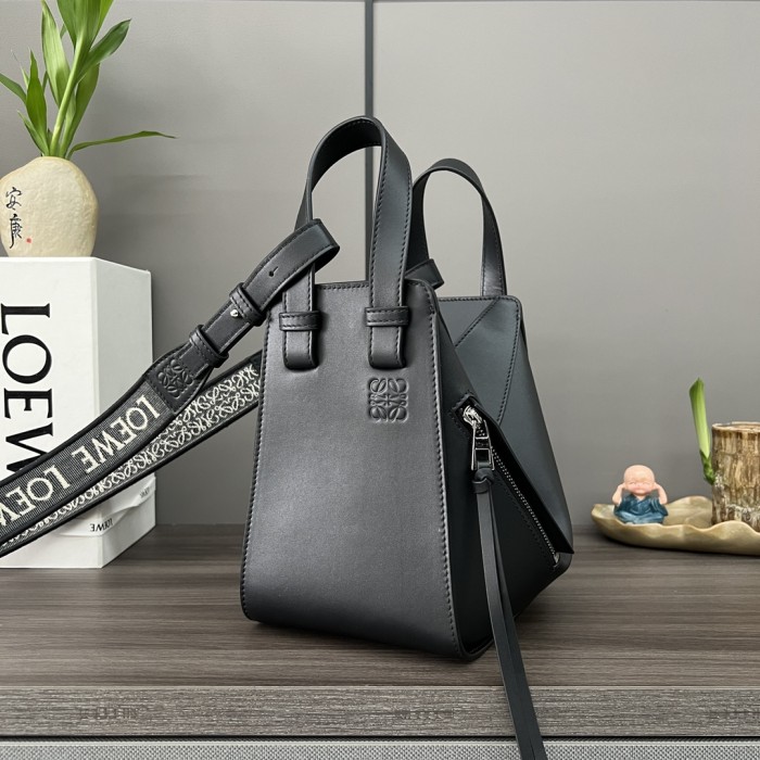 Handbags LOEWE Hammock 262308 size:19.5*14.4*20.8 cm