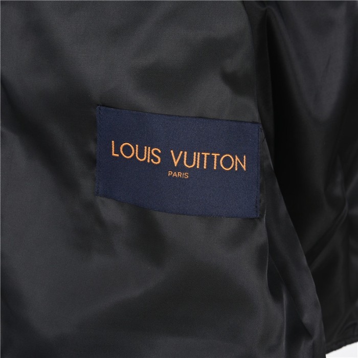 Clothes LOUIS VUITTON 939