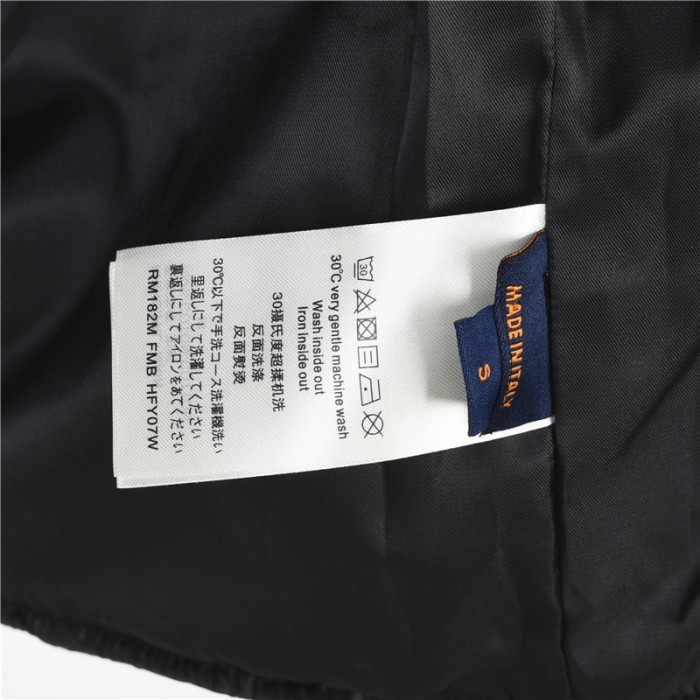 Clothes LOUIS VUITTON 939