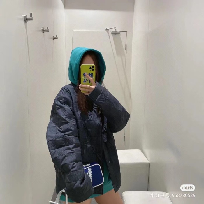 Clothes LOUIS VUITTON 939