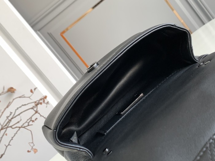 Handbags Bvlgari 2910850801 size:18*12*8 cm