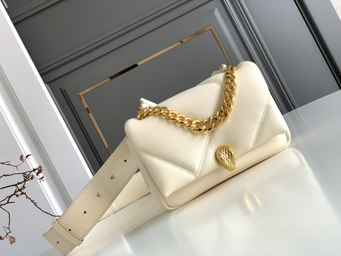 Handbags Bvlgari 2910850801 size:18*12*8 cm