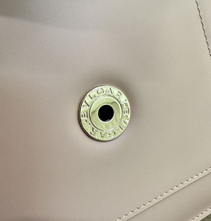 Handbags Bvlgari 38329 size:18*16*9 cm