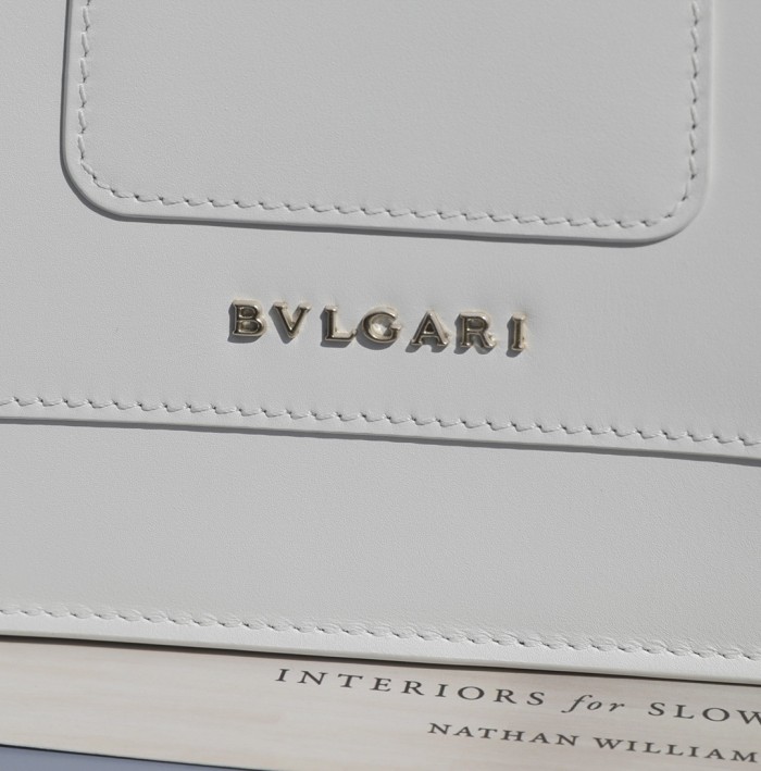 Handbags Bvlgari 24791050 size:18*15*9.5 cm