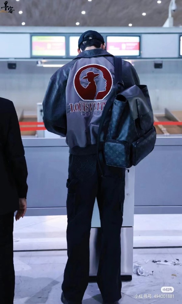 Clothes Louis Vuitton 954