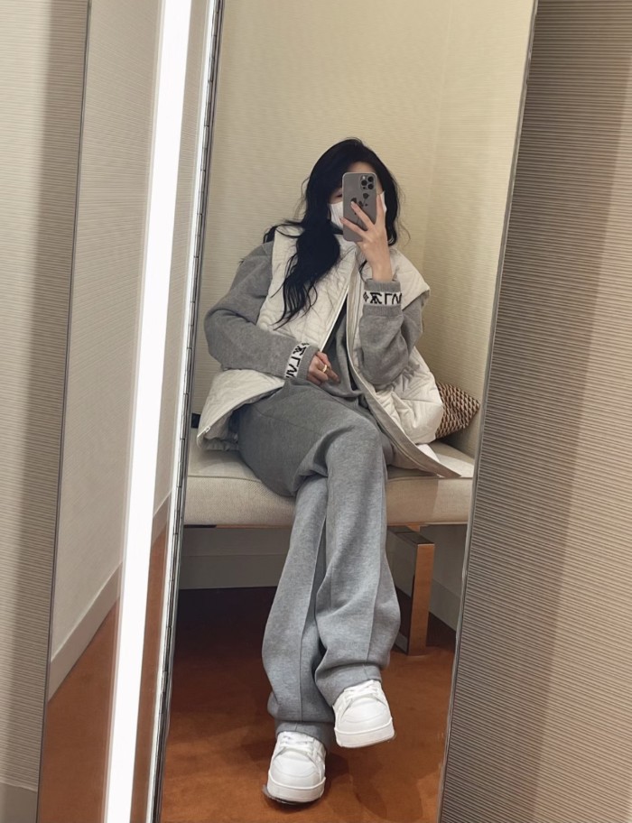 Clothes LOUIS VUITTON 950