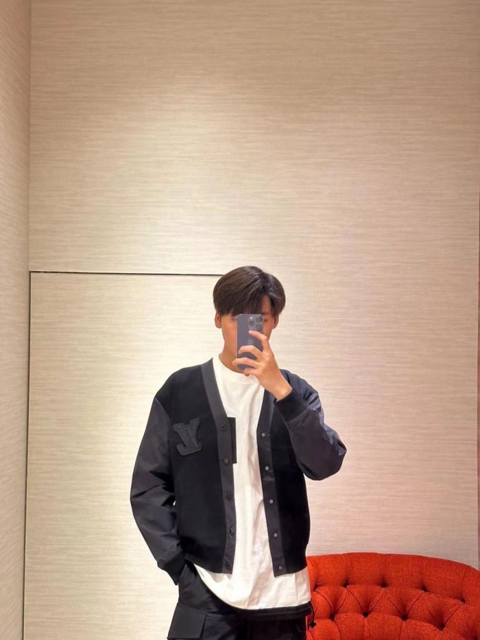 Clothes LOUIS VUITTON 949