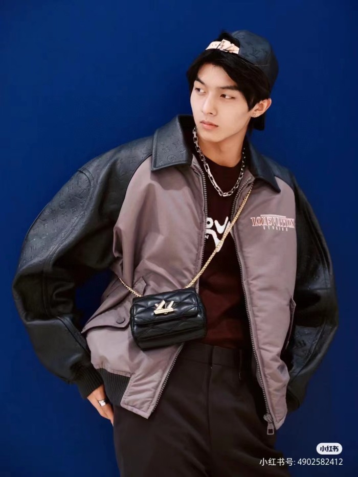 Clothes Louis Vuitton 954