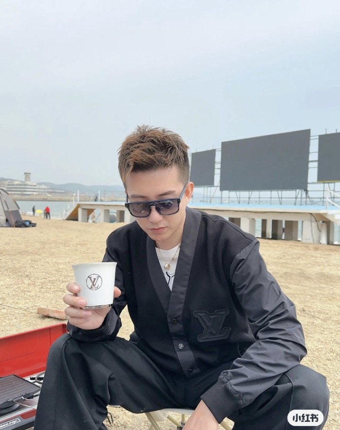 Clothes LOUIS VUITTON 949