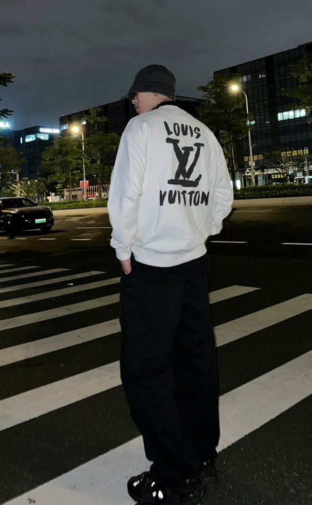 Clothes Louis Vuitton 994