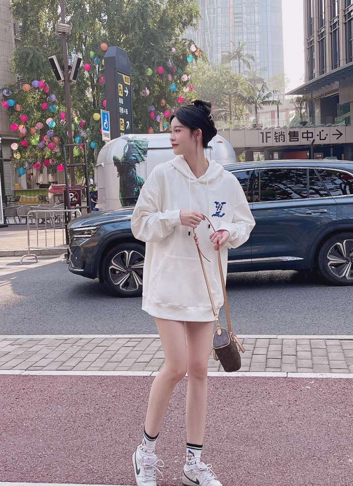 Clothes Louis Vuitton 989