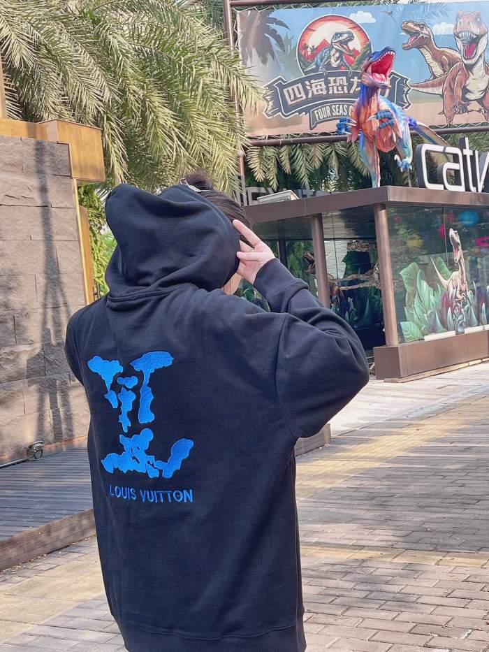 Clothes Louis Vuitton 988