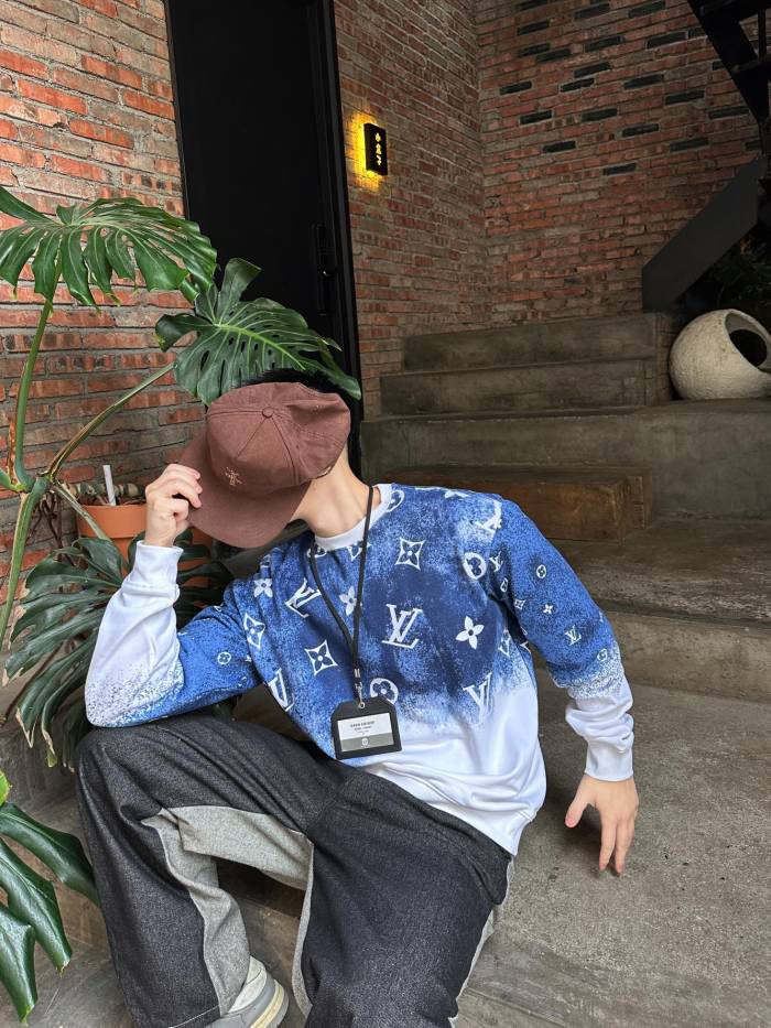 Clothes Louis Vuitton 1002