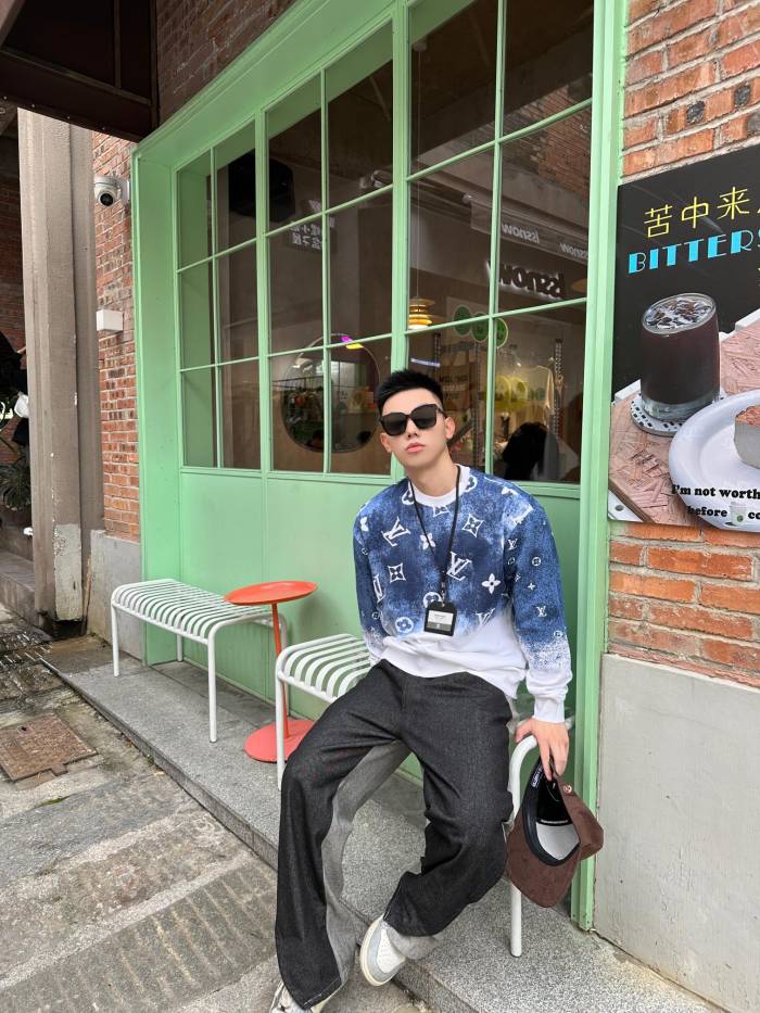 Clothes Louis Vuitton 1002