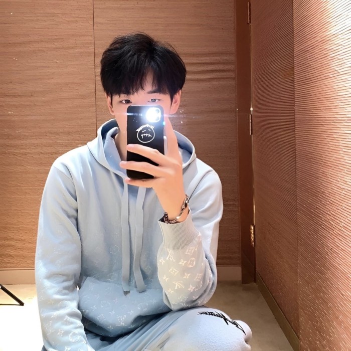 Clothes Louis Vuitton 1038