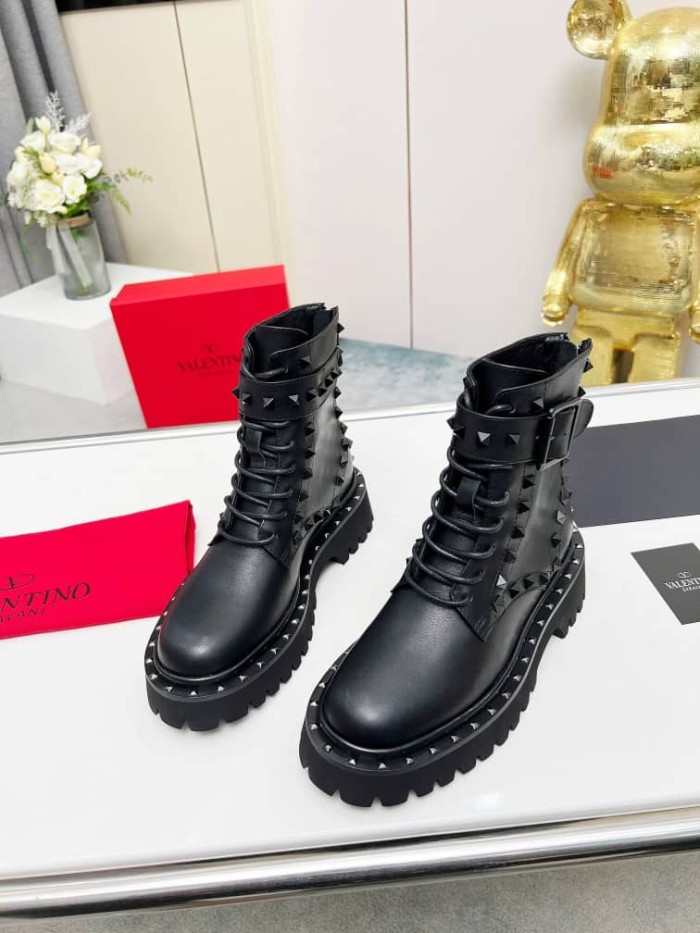 Valentino Garavani Rockstud combat boot in calfskin