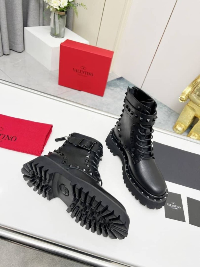 Valentino Garavani Rockstud combat boot in calfskin