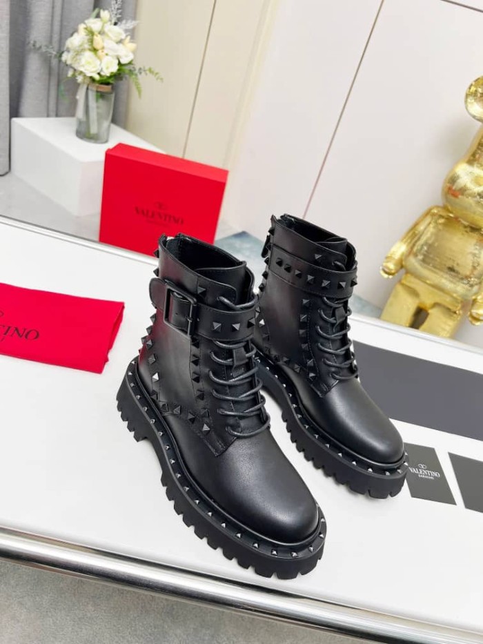 Valentino Garavani Rockstud combat boot in calfskin