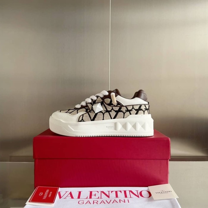Valentino Garavani Low-Top One Stud XL sneakers