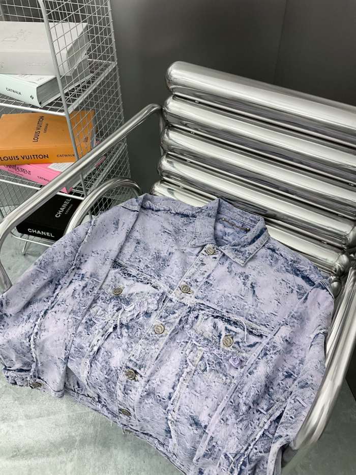 Clothes Louis Vuitton 1051