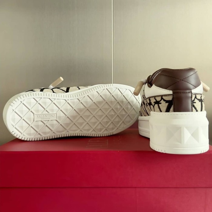 Valentino Garavani Low-Top One Stud XL sneakers