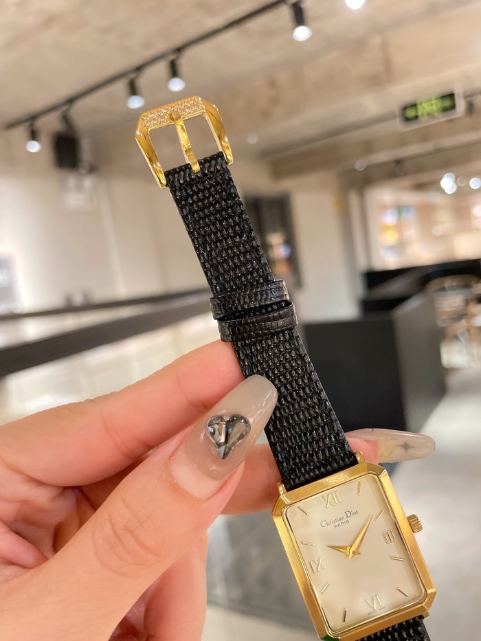Watches Dior 323445 size:26*32 mm