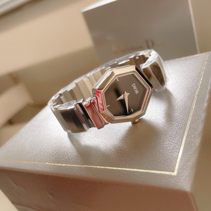 Watches Dior 323398 size:33 mm