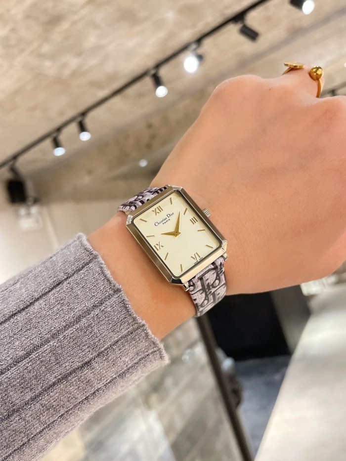 Watches Dior 323427 size:26*32 mm