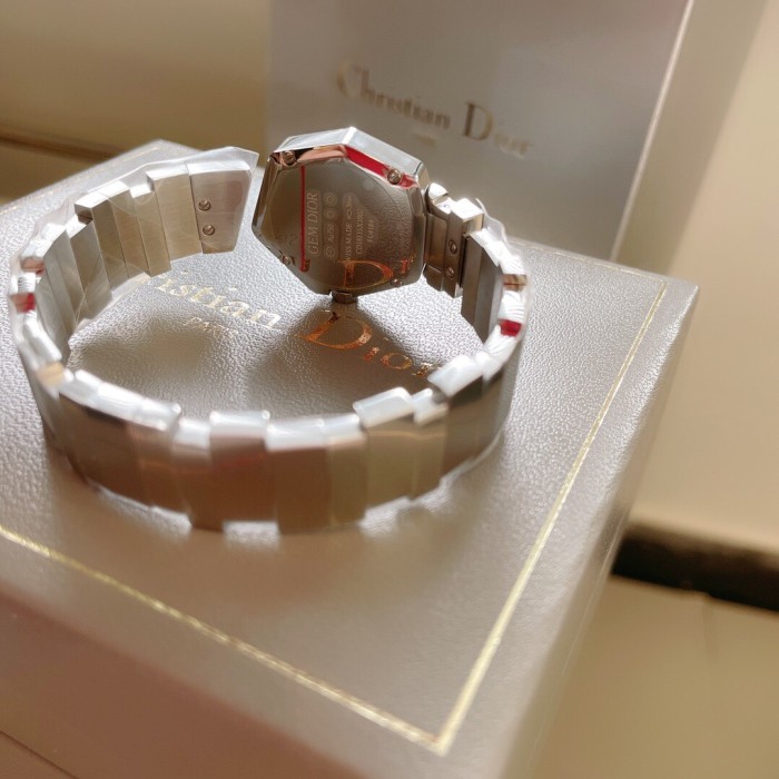 Watches Dior 323398 size:33 mm