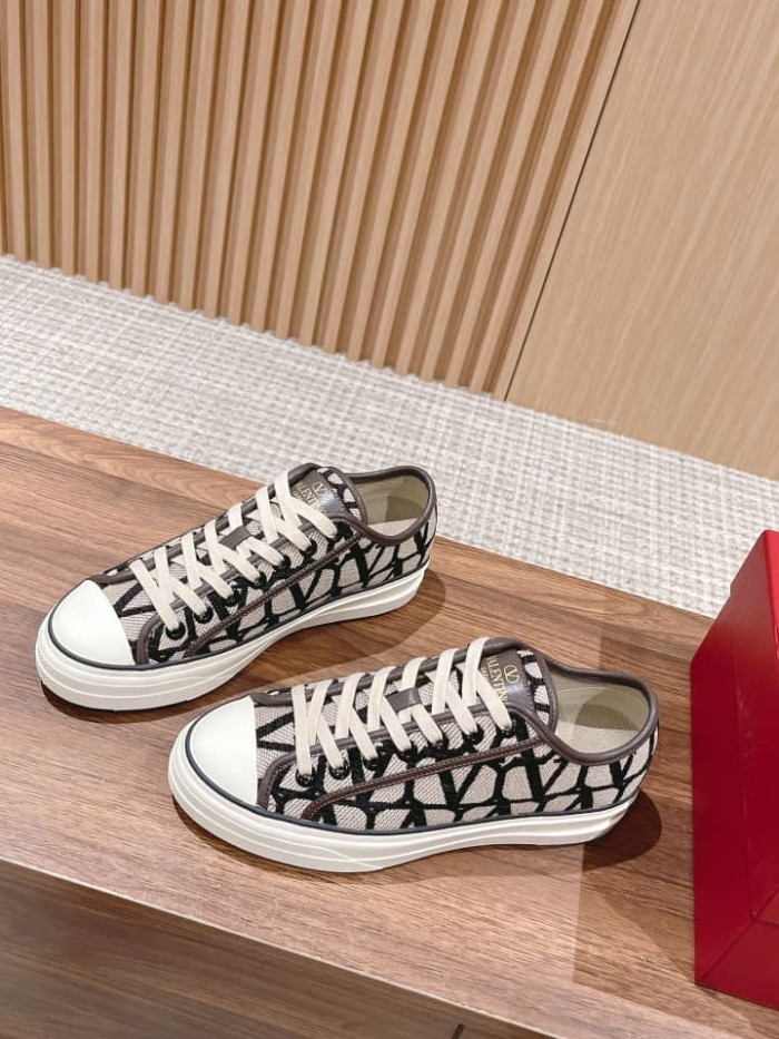 Valentino Garavani Totaloop low-top sneaker in Toile Iconographe fabric with leather details BEIGE BLACK