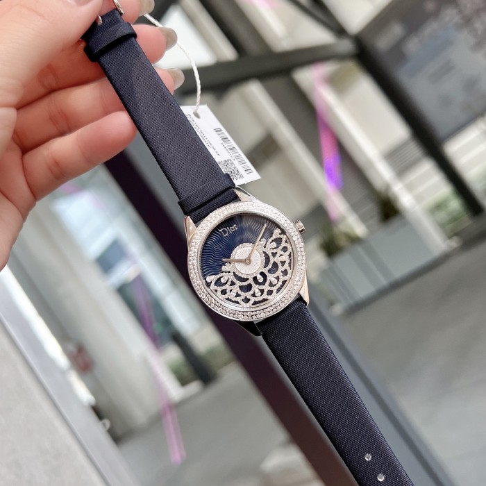 Watches Dior 323392 size:34 mm