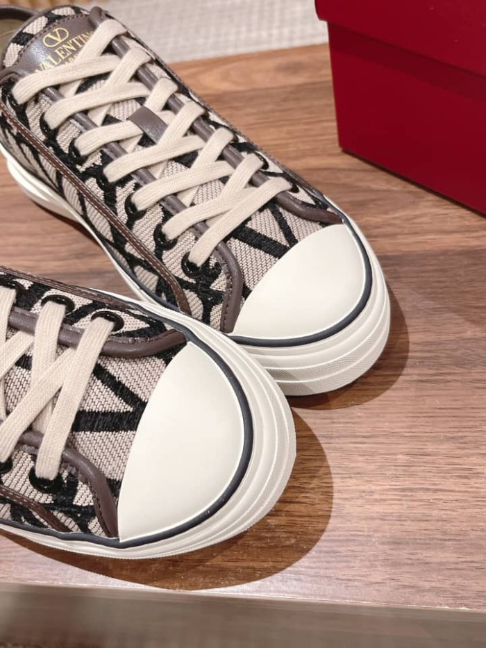 Valentino Garavani Totaloop low-top sneaker in Toile Iconographe fabric with leather details BEIGE BLACK