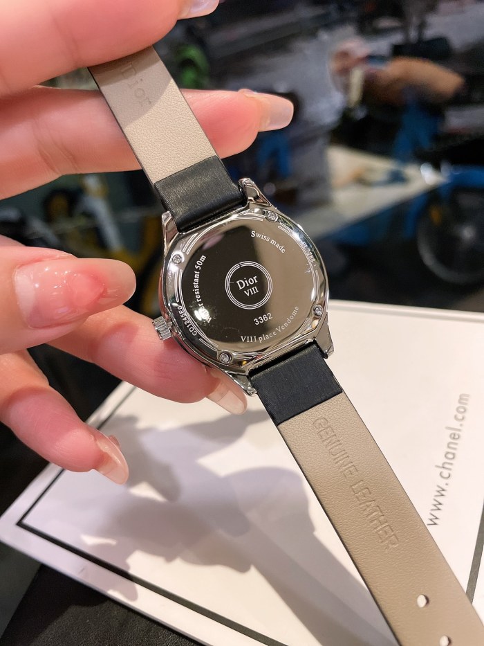 Watches Dior 323411 size:33 mm