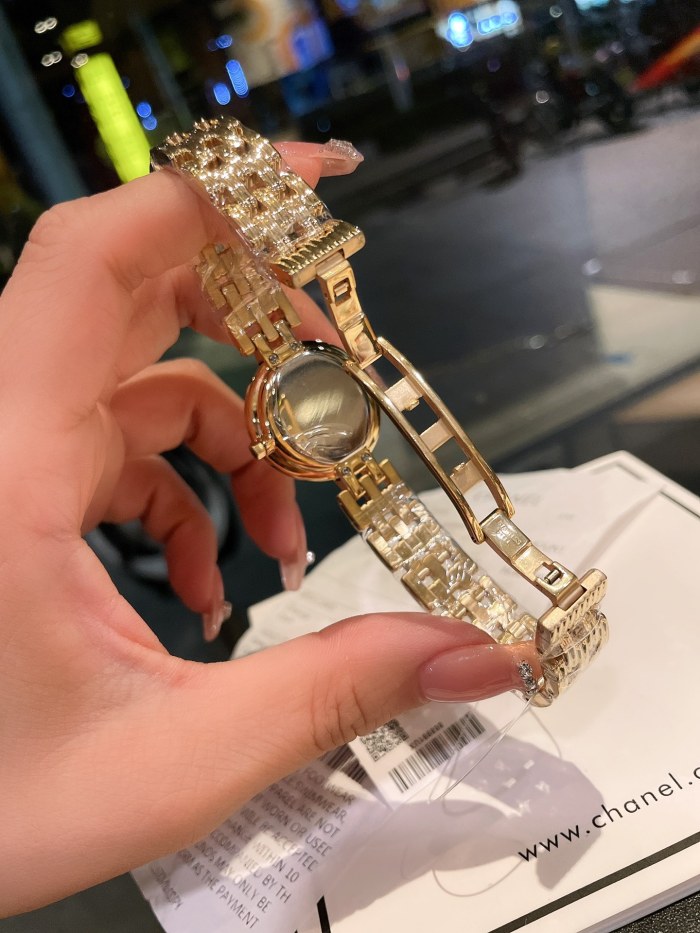 Watches Dior 323414 size:26*32 mm