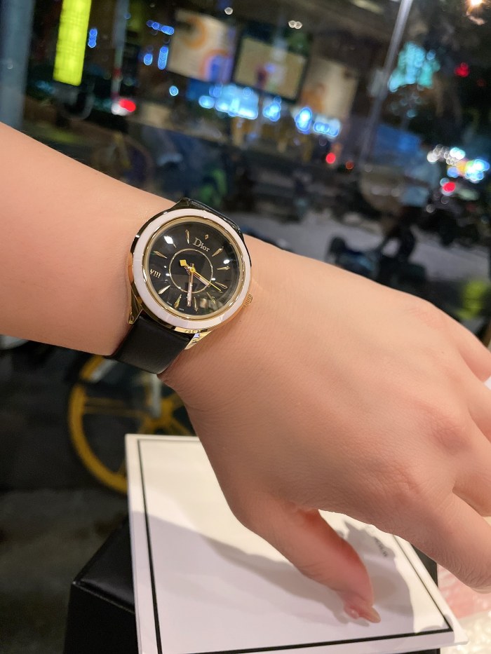 Watches Dior 323412 size:33 mm