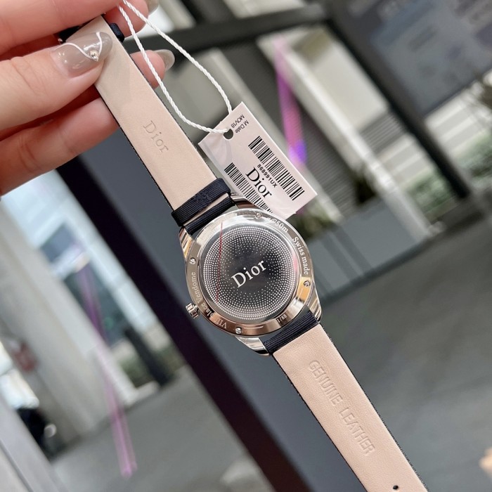 Watches Dior 323392 size:34 mm