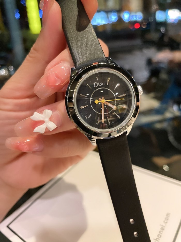 Watches Dior 323411 size:33 mm