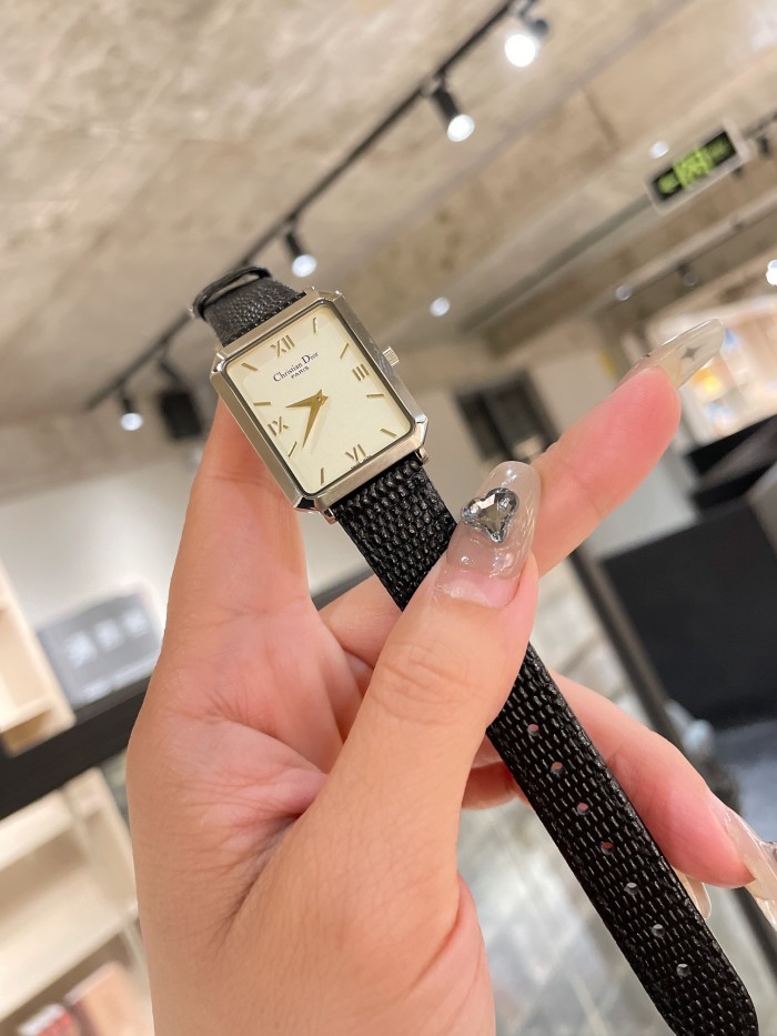 Watches Dior 323429 size:26*32 mm