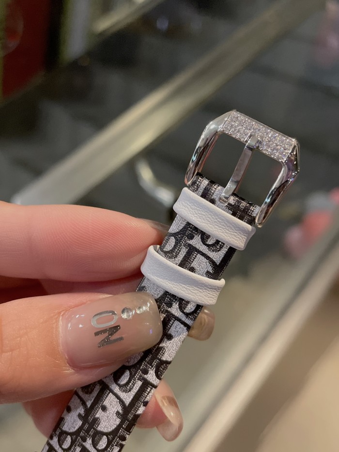 Watches Dior 323376 size:26*32 mm