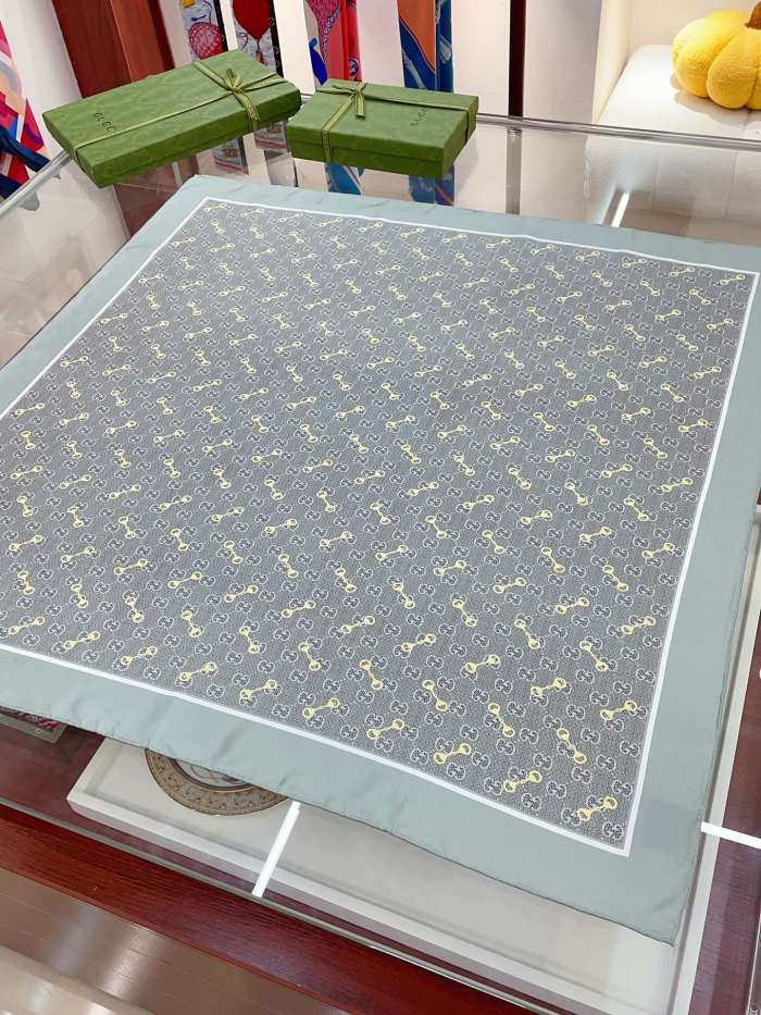 Streetwear Scarf GUCCI 323758 SIZE:90cm*90cm