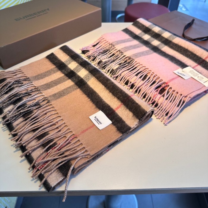 Streetwear Scarf BURBERRY 323702 size： 38*190CM