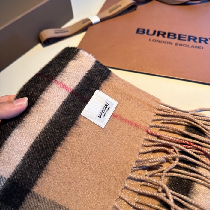 Streetwear Scarf BURBERRY 323701 size： 38*190CM