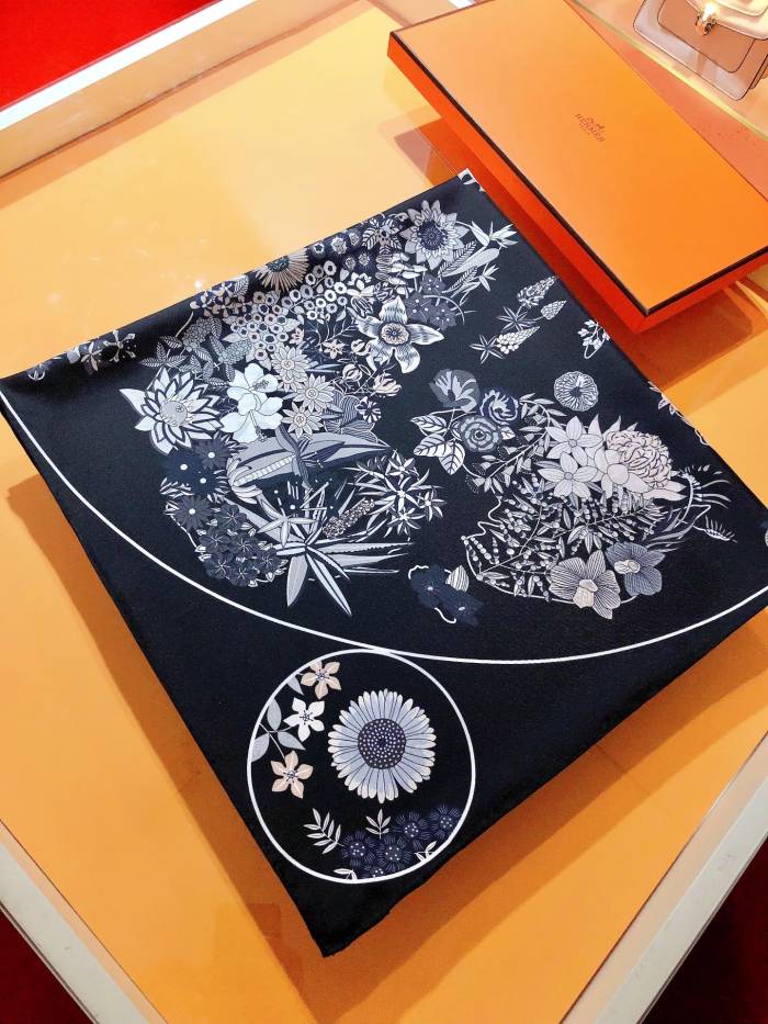 Streetwear Scarf Hermes 326505 SIZE:90x90cm