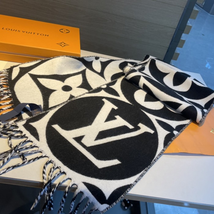 Streetwear Scarf LV 326518 SIZE:209 x 30cm