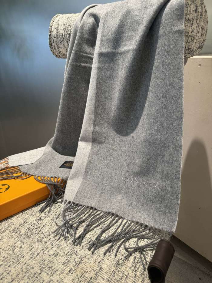 Streetwear Scarf LV 326491 SIZE:30*180cm